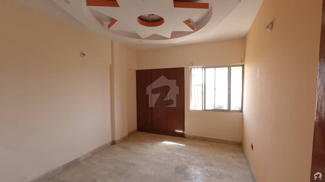 یونیورسٹی روڈ کراچی میں 2 کمروں کا 4 مرلہ فلیٹ 60 لاکھ میں برائے فروخت۔