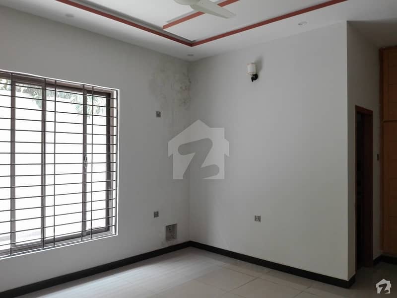 Spacious Upper Portion Is Available In Kurri Road For Rent
