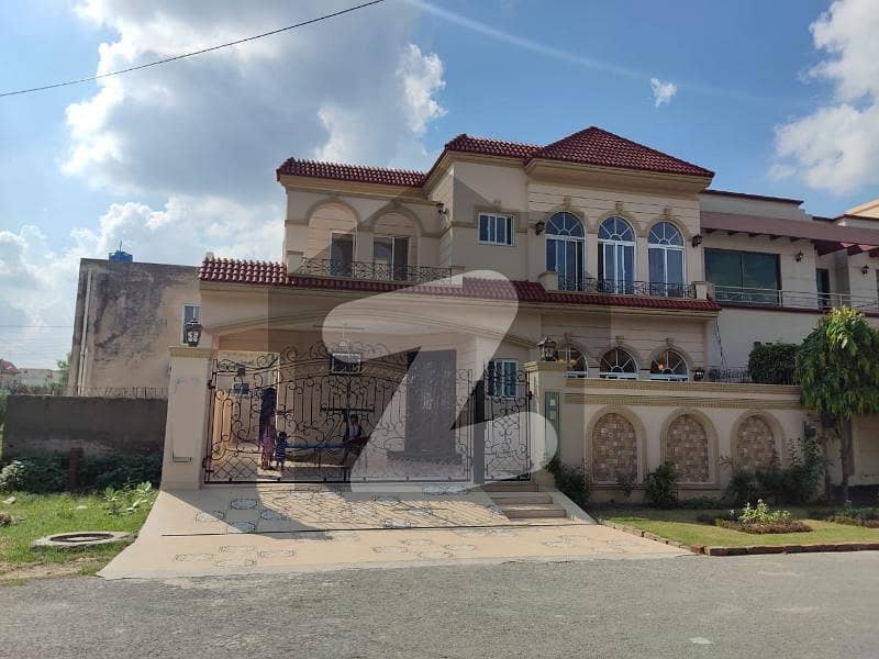 10 Marla Luxury Bungalow For Sale At Prime Location