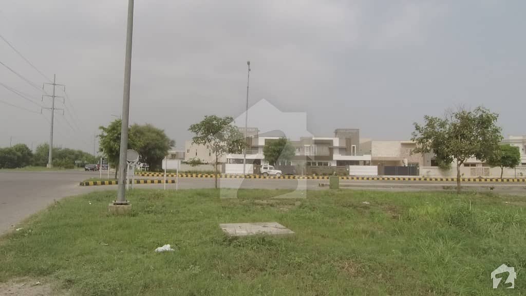ڈی ایچ اے فیز 6 - بلاک ای فیز 6 ڈیفنس (ڈی ایچ اے) لاہور میں 2 کنال رہائشی پلاٹ 10 کروڑ میں برائے فروخت۔
