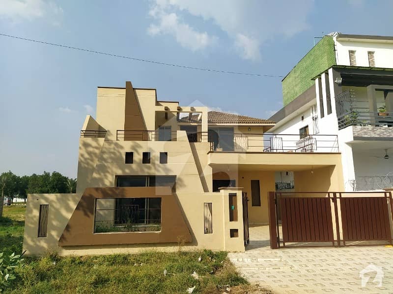 10 Marla Lavish House For Sale In Khayaban E Amin Lahore