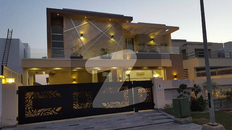 One Kanal Villa For Sale at prime Location