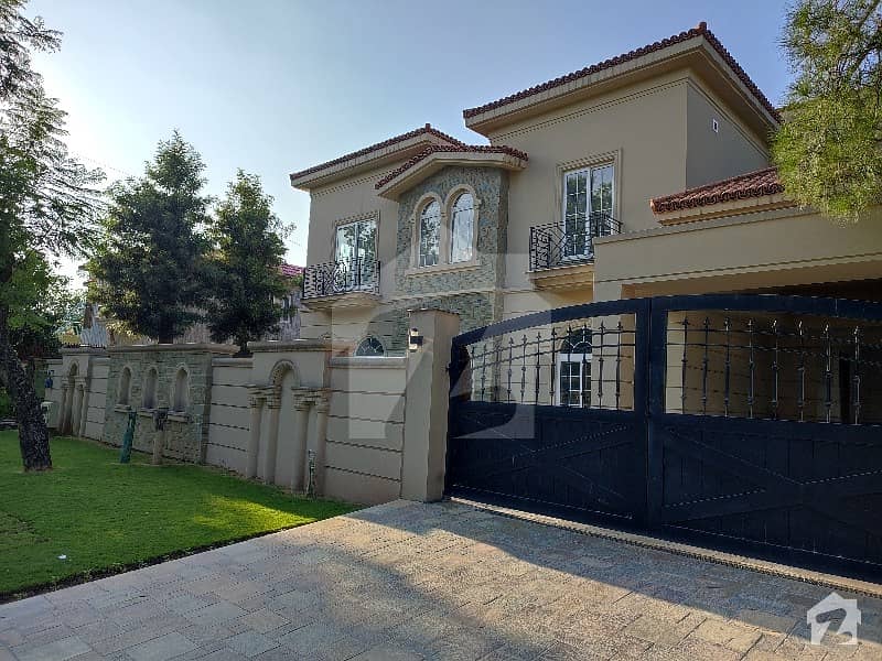 666 Sq Yd Corner Brand New Luxury House With Swimming Pool Available For Sale In Islamabad