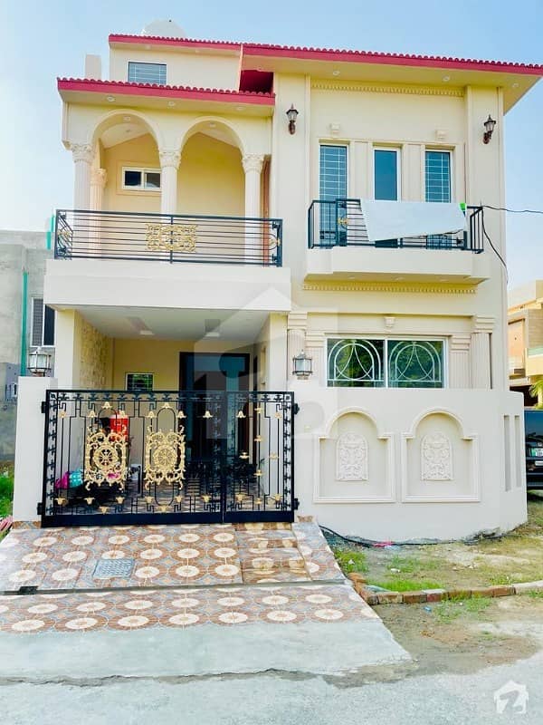 5 Marla Corner House for Sale in State Life Society LHR.