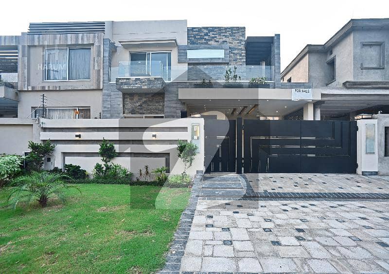 10 Marla Elegant house for sale in DHA designed by Mazhar Munir
