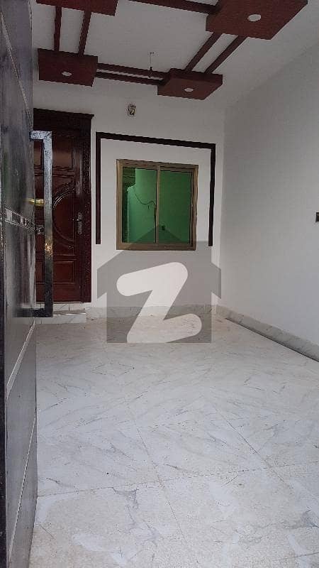 حاجی پورہ روڈ سیالکوٹ میں 6 کمروں کا 6 مرلہ مکان 1.85 کروڑ میں برائے فروخت۔