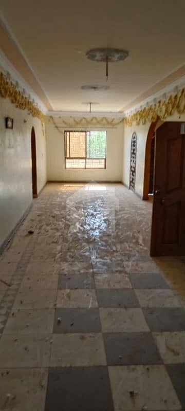 433 Square Yards G 1 Corner House Available For Sale