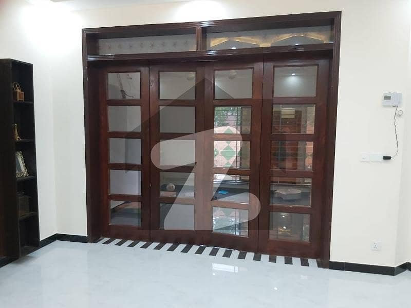 بحریہ ٹاؤن ۔ غزنوی بلاک بحریہ ٹاؤن ۔ سیکٹر ایف بحریہ ٹاؤن لاہور میں 5 کمروں کا 10 مرلہ مکان 2.55 کروڑ میں برائے فروخت۔