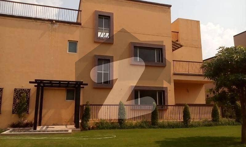 ڈیفینس رایا ڈی ایچ اے ڈیفینس لاہور میں 5 کمروں کا 1.35 کنال مکان 9 کروڑ میں برائے فروخت۔
