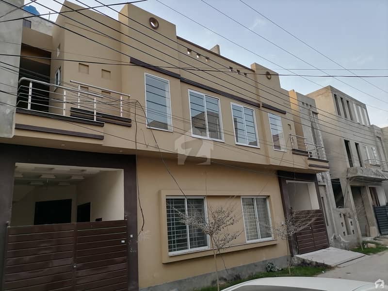 House Over 3.5 Marla Land Area In Ghalib City Available