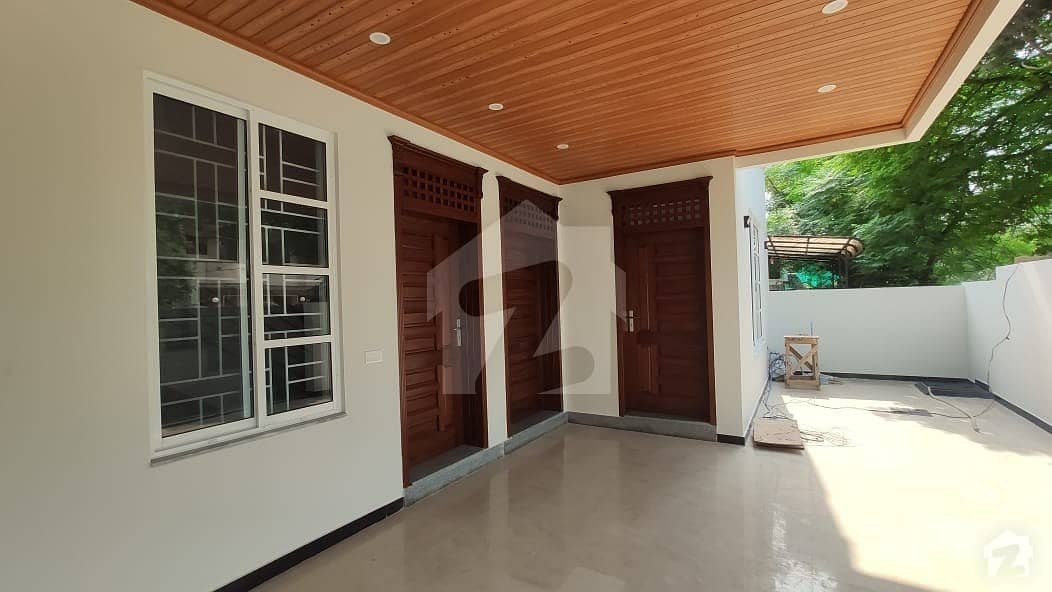 10 Marla Spacious House Available In G-9 For Sale