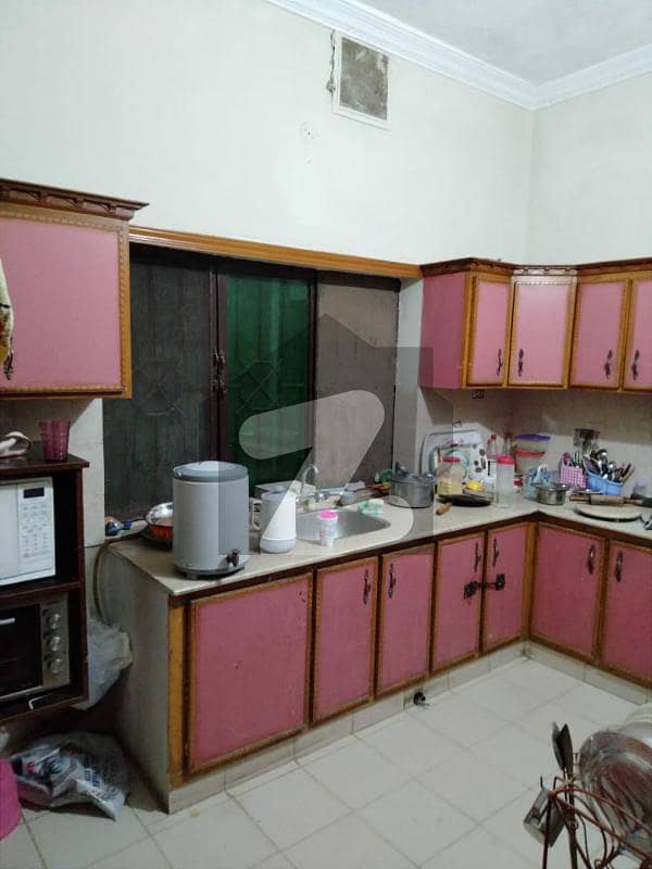گلگشت کالونی ملتان میں 4 کمروں کا 11 مرلہ مکان 1.6 کروڑ میں برائے فروخت۔