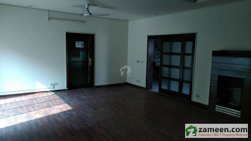 Gulberg - 4 Kanal With 15 Rooms