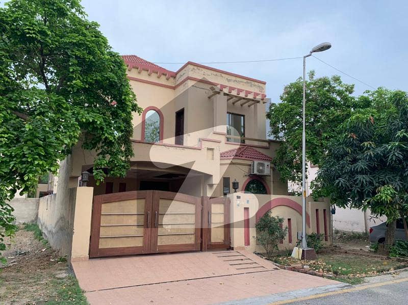 8 Marla used House for sale in Umar Block Bahria Town Lhr