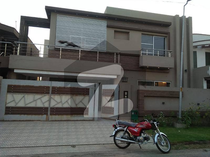 11 Marla House In Usman Block Available For Rent In Bahria Town Lahore