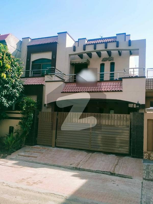 8 Marla used house for sale in Umar block bahria town lhr