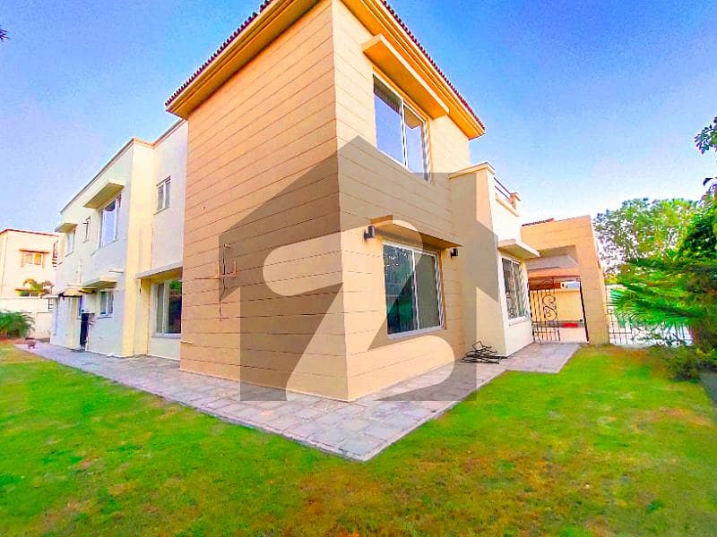 2 Kanal Corner House At Outstanding Location