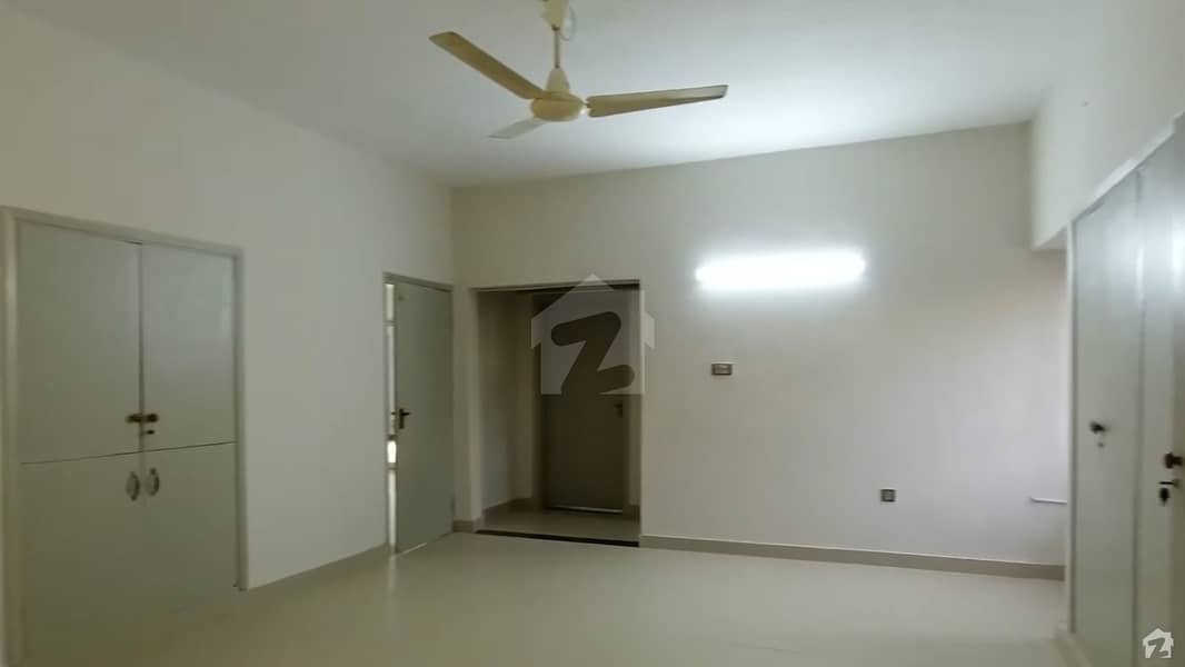 سِی ویو اپارٹمنٹس کراچی میں 3 کمروں کا 10 مرلہ فلیٹ 5.6 کروڑ میں برائے فروخت۔