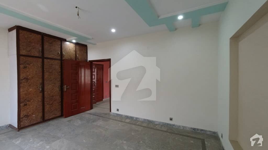 Spacious House Is Available For Rent In Ideal Location Of College Road