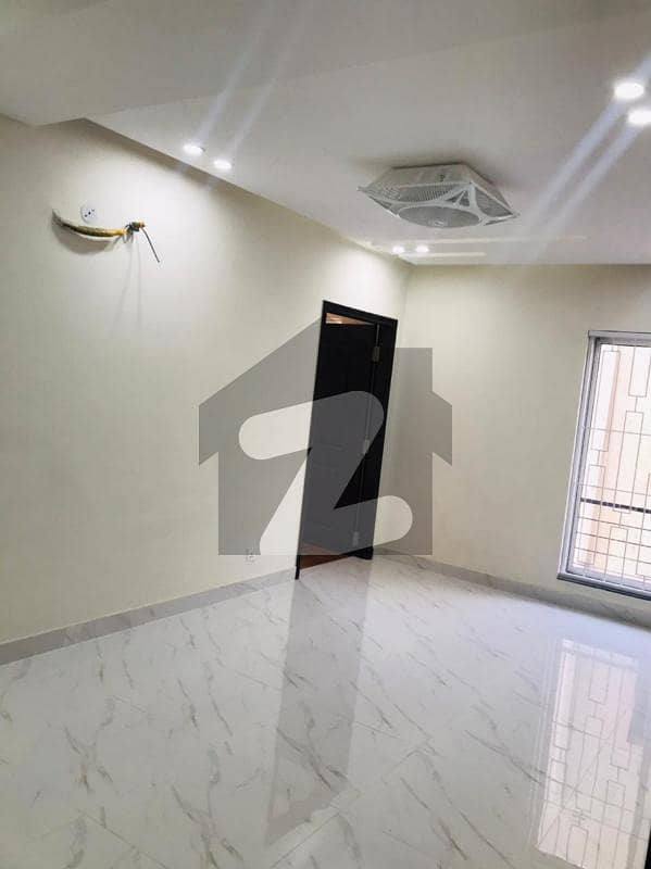 5 Marla House Availible For Sale In Phase 2 Bahria Orchad Lahore