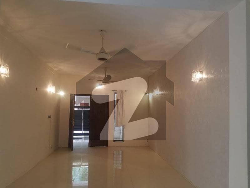 Gulberg Good Location 9 Marla Fully Tiled House Available For Rent