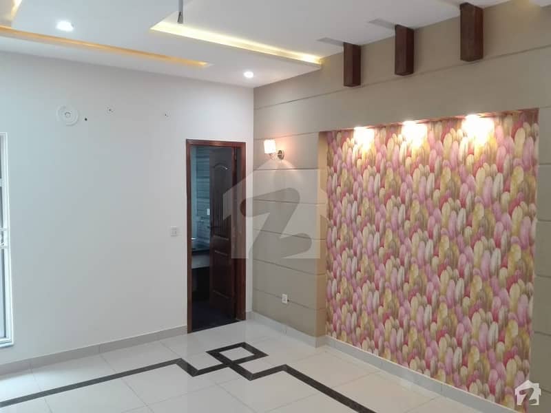 سینٹرل پارک ہاؤسنگ سکیم لاہور میں 5 کمروں کا 10 مرلہ مکان 2.2 کروڑ میں برائے فروخت۔