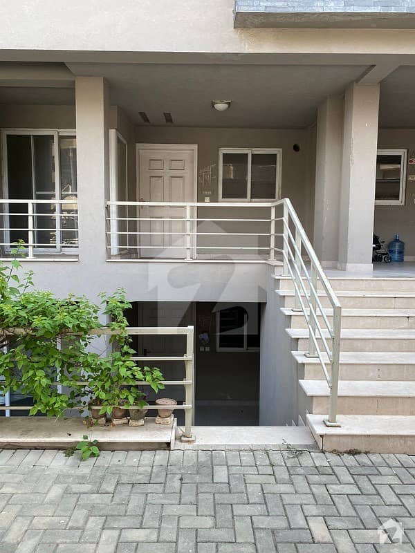 اسلام آباد ایکسپریس وے اسلام آباد میں 2 کمروں کا 4 مرلہ فلیٹ 1.25 کروڑ میں برائے فروخت۔