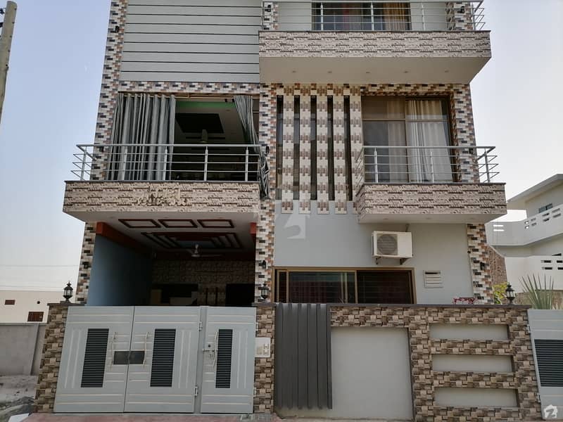 House For Rs 16,000,000 Available In Gulberg Residence