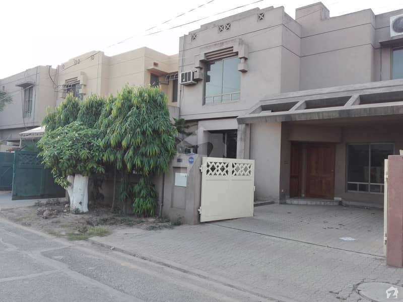 ایڈن ایوینیو ایڈن لاہور میں 3 کمروں کا 8 مرلہ مکان 1.8 کروڑ میں برائے فروخت۔