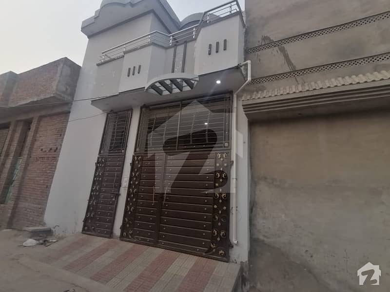 عثمان غنی روڈ ملتان میں 5 کمروں کا 3 مرلہ مکان 27 لاکھ میں برائے فروخت۔