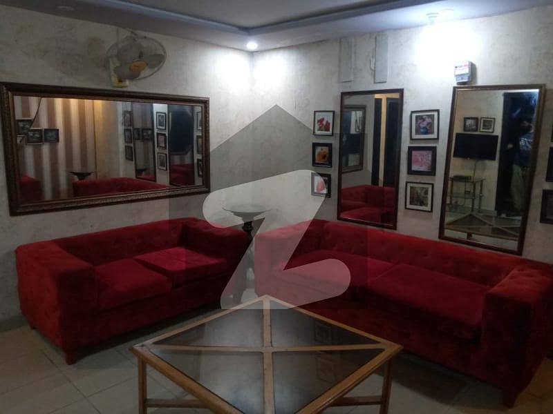 ڈی ایچ اے فیز 8 ڈیفنس (ڈی ایچ اے) لاہور میں 2 کمروں کا 5 مرلہ فلیٹ 70 ہزار میں کرایہ پر دستیاب ہے۔