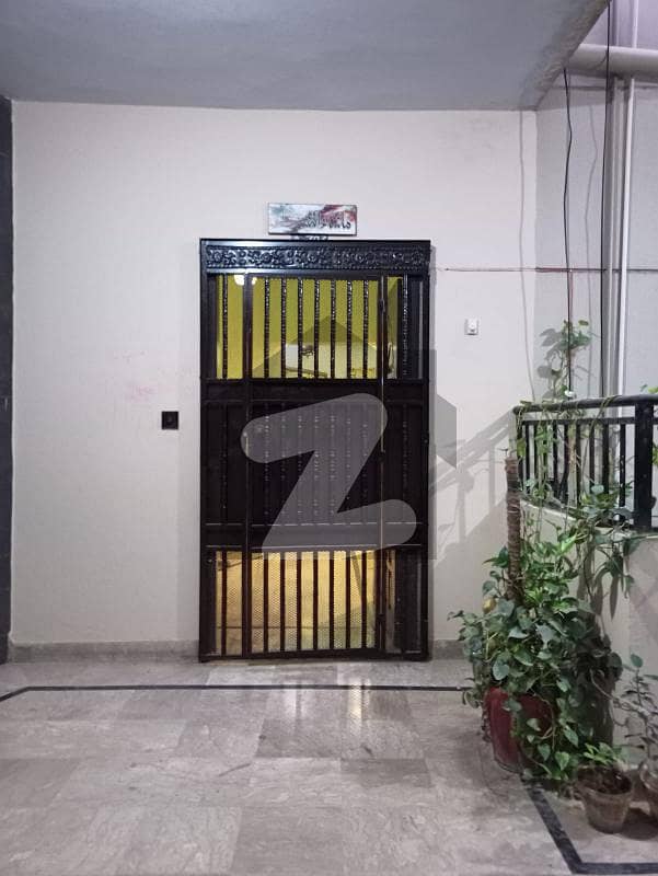 جوہر چورنگی روڈ گلشنِ اقبال ٹاؤن کراچی میں 4 کمروں کا 12 مرلہ پینٹ ہاؤس 2.5 کروڑ میں برائے فروخت۔