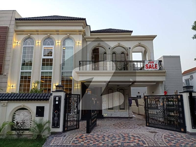 بحریہ ٹاؤن جاسمین بلاک بحریہ ٹاؤن سیکٹر سی بحریہ ٹاؤن لاہور میں 5 کمروں کا 10 مرلہ مکان 3.4 کروڑ میں برائے فروخت۔