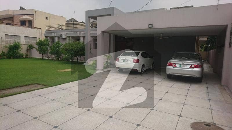 ڈی ایچ اے فیز 3 ڈیفنس (ڈی ایچ اے) لاہور میں 7 کمروں کا 2 کنال مکان 3.48 لاکھ میں کرایہ پر دستیاب ہے۔