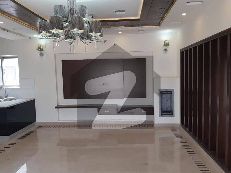 1 Kanal A Grand Beautiful Luxury Bungalow For Sale in dha phase 7