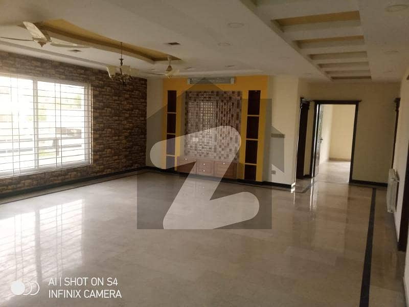 01 Kanal Single Unit House is Available For Rent