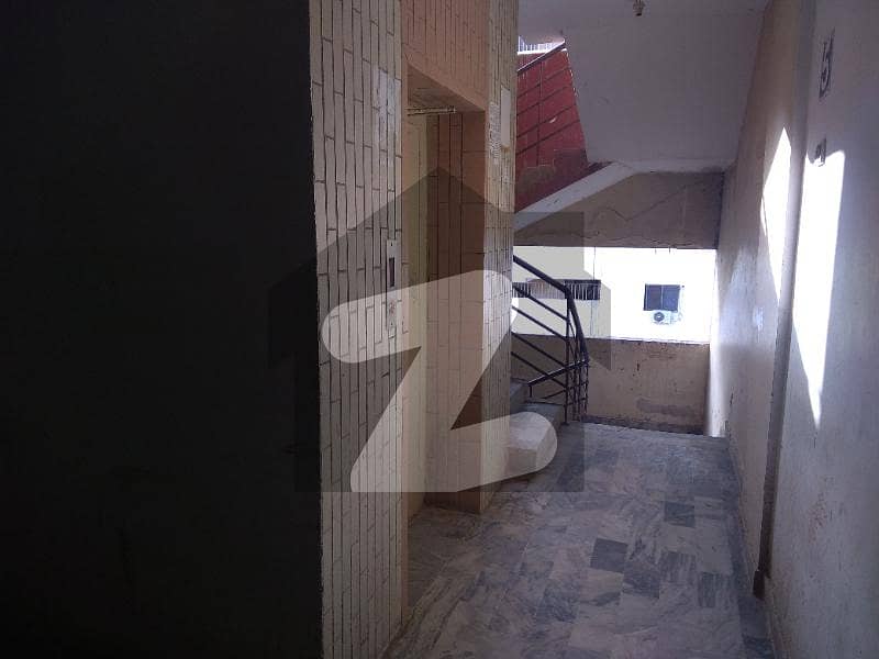 کلفٹن ۔ بلاک 4 کلفٹن کراچی میں 2 کمروں کا 3 مرلہ فلیٹ 1 کروڑ میں برائے فروخت۔