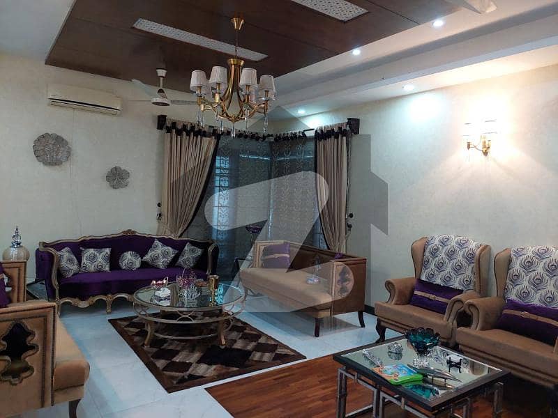 ڈی ایچ اے فیز 4 ڈی ایچ اے کراچی میں 7 کمروں کا 2 کنال مکان 27 کروڑ میں برائے فروخت۔