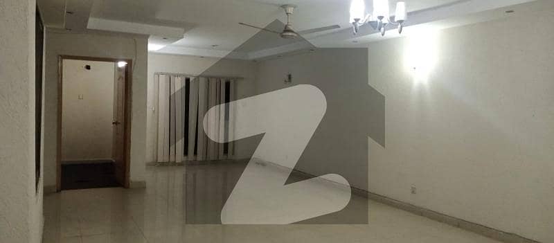 رحمان گارڈنز لاہور میں 3 کمروں کا 10 مرلہ فلیٹ 99 لاکھ میں برائے فروخت۔