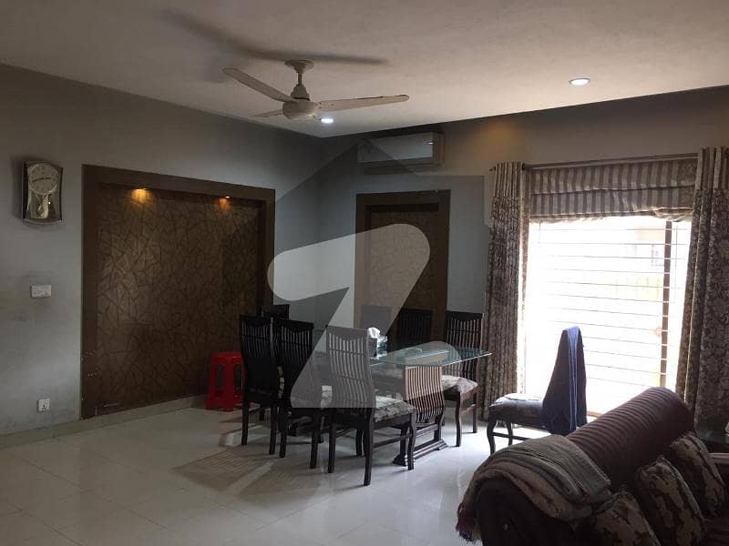 ڈی ایچ اے فیز 5 - بلاک ایل فیز 5 ڈیفنس (ڈی ایچ اے) لاہور میں 5 کمروں کا 1 کنال مکان 6.7 کروڑ میں برائے فروخت۔