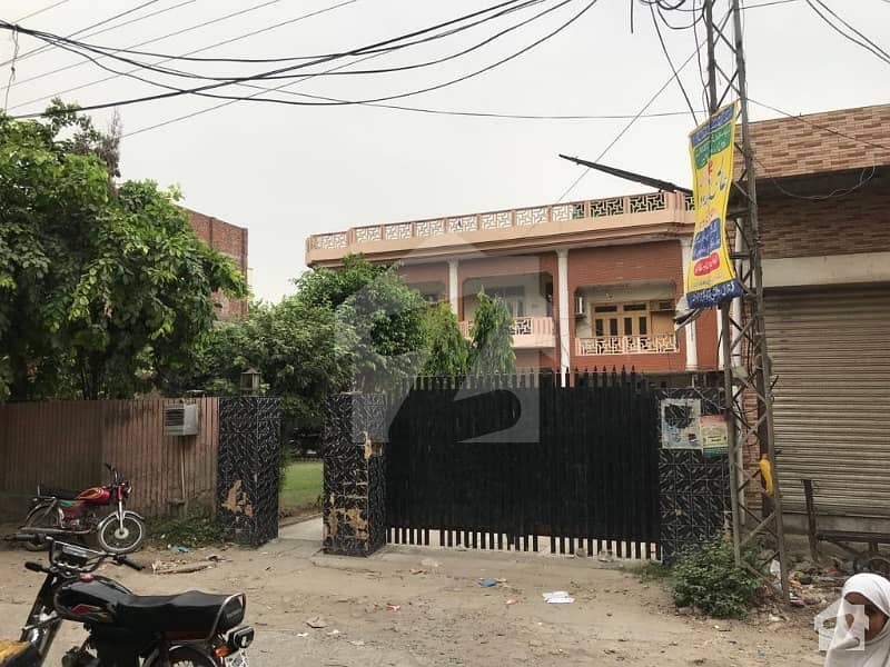 گلشن اقبال پارک گوجرانوالہ میں 9 کمروں کا 1.6 کنال مکان 12 کروڑ میں برائے فروخت۔