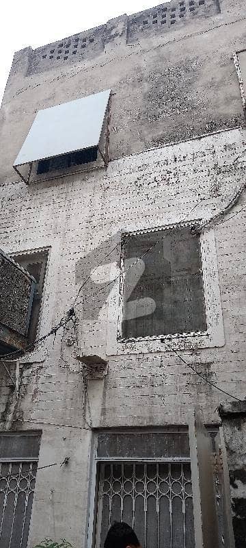 شیرشاہ کالونی - اچھرہ لاہور میں 10 کمروں کا 7 مرلہ مکان 2.5 کروڑ میں برائے فروخت۔