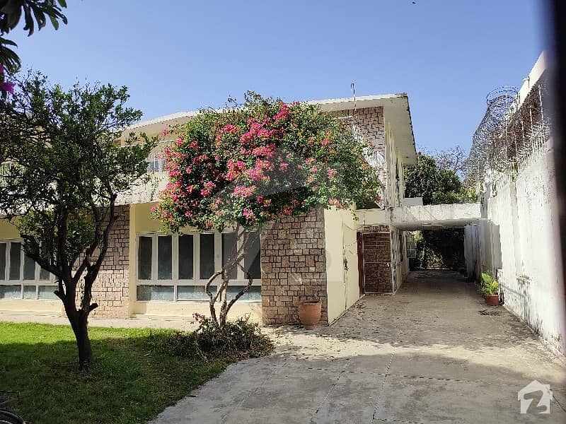 666 sq yd an old house on extremely prime location available for sale in Islamabad