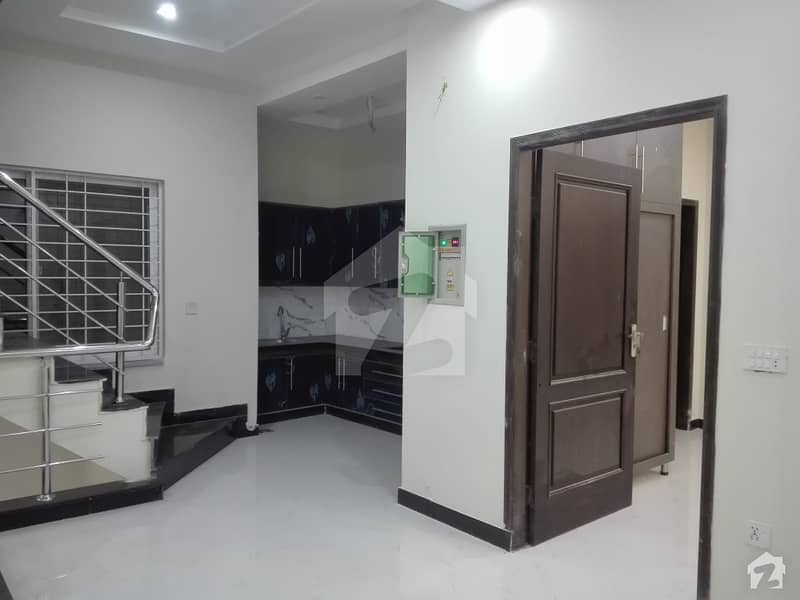 شیر شاہ کالونی بلاک بی شیرشاہ کالونی - راؤنڈ روڈ لاہور میں 3 کمروں کا 3 مرلہ مکان 53 لاکھ میں برائے فروخت۔