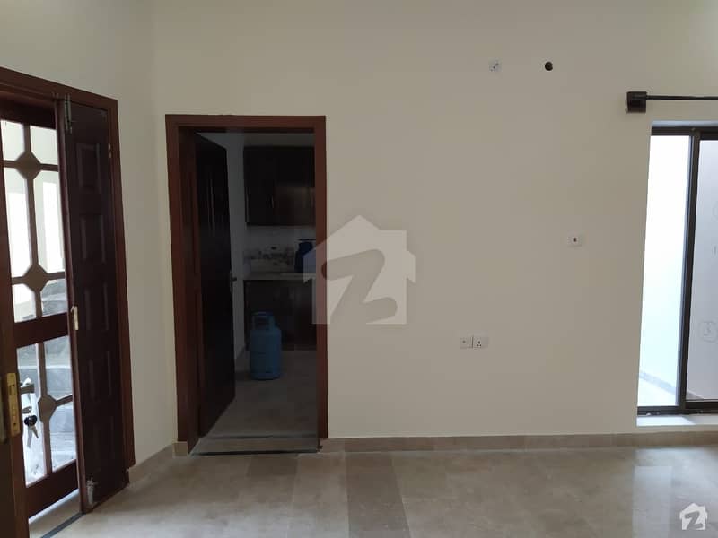 مارگلہ ویو ہاؤسنگ سوسائٹی ڈی ۔ 17 اسلام آباد میں 2 کمروں کا 7 مرلہ مکان 1.3 کروڑ میں برائے فروخت۔