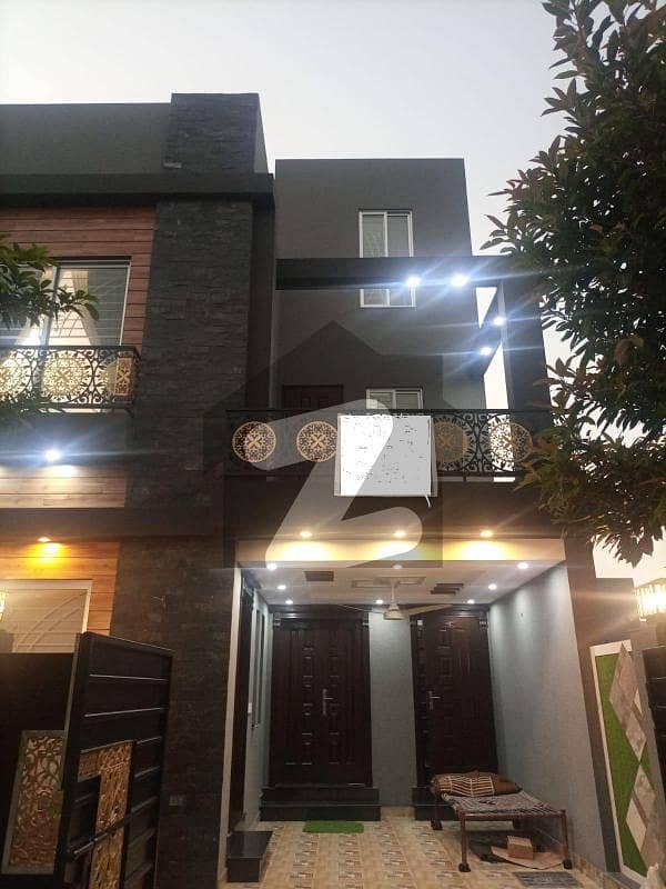 بحریہ ٹاؤن جناح بلاک بحریہ ٹاؤن سیکٹر ای بحریہ ٹاؤن لاہور میں 3 کمروں کا 5 مرلہ مکان 1.65 کروڑ میں برائے فروخت۔