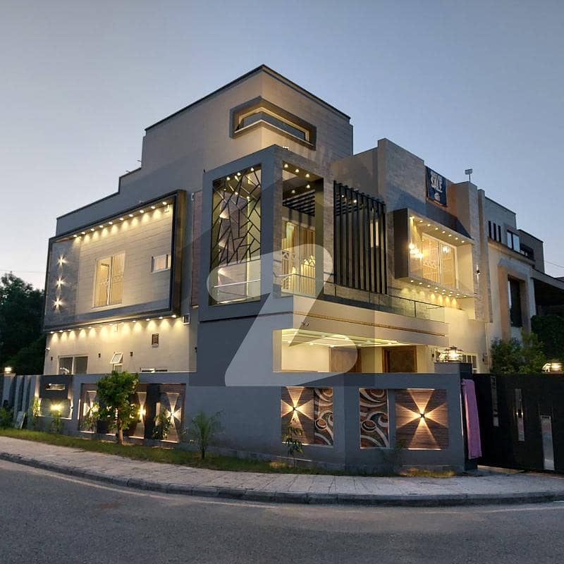 بحریہ ٹاؤن جاسمین بلاک بحریہ ٹاؤن سیکٹر سی بحریہ ٹاؤن لاہور میں 5 کمروں کا 10 مرلہ مکان 3.3 کروڑ میں برائے فروخت۔