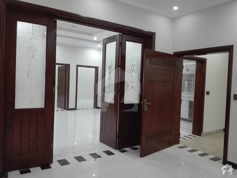 علامہ اقبال ٹاؤن لاہور میں 4 کمروں کا 5 مرلہ مکان 1.83 کروڑ میں برائے فروخت۔