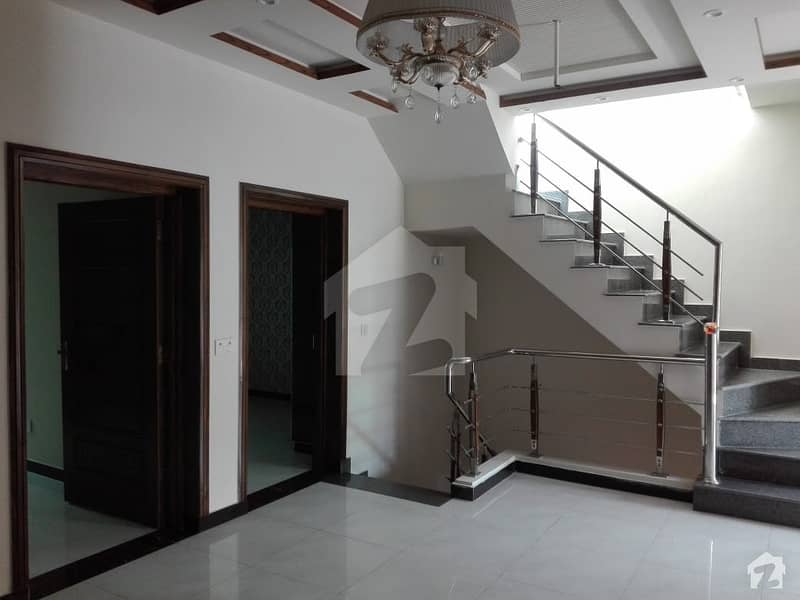 A 12 Marla House In Lahore Is On The Market For Rent