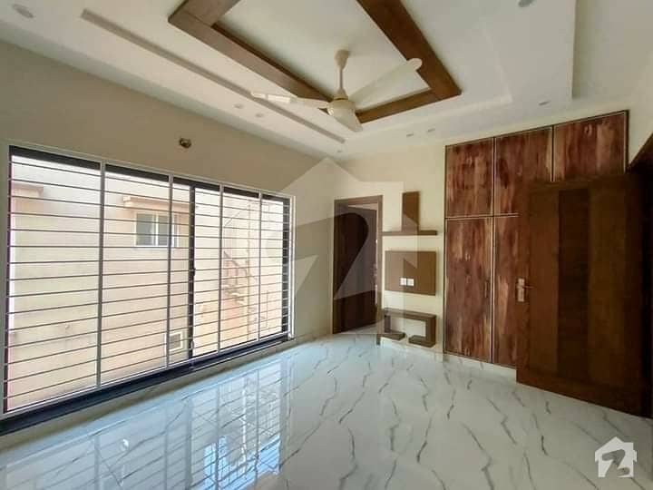 2250 Square Feet Spacious House Available In Nasheman-E-Iqbal Phase 1 For Sale